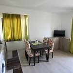 Ξενοδοχείο με διαμερίσματα Salena 4*